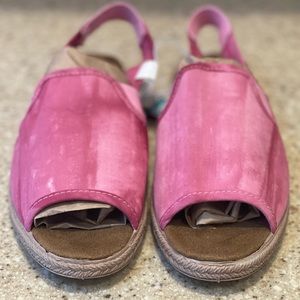 Women’s pink sandals size 8